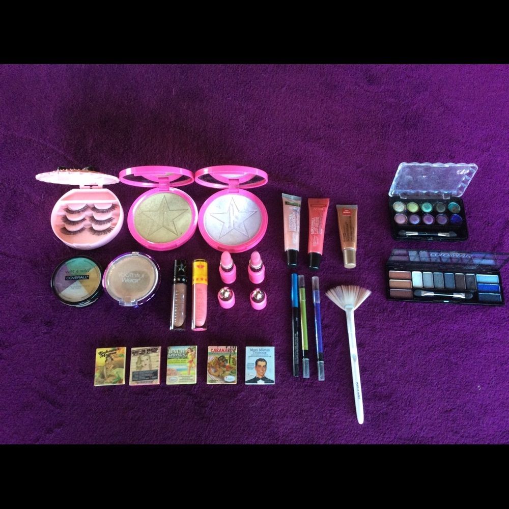 NEED THIS GONE HUGE jeffree star makeup bundle